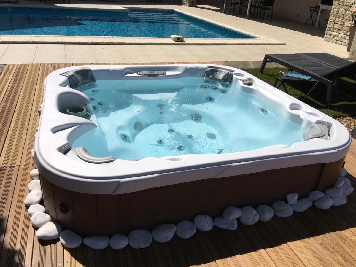 La Villa Mediterranee Wellness Spa Piscine Saint-Drezery 外观 照片